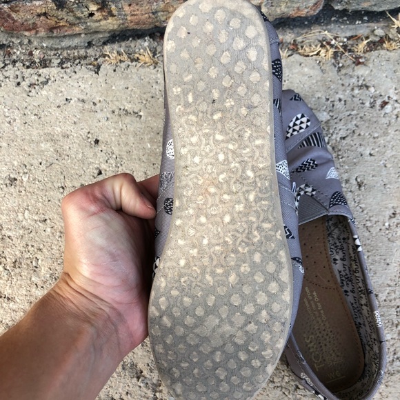 ‼️SOLD‼️ TOMS size 6 - Picture 4 of 5